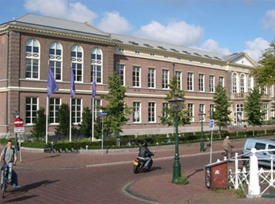 Здание Лейденского университета, носящее имя Камерлинг-Оннеса.